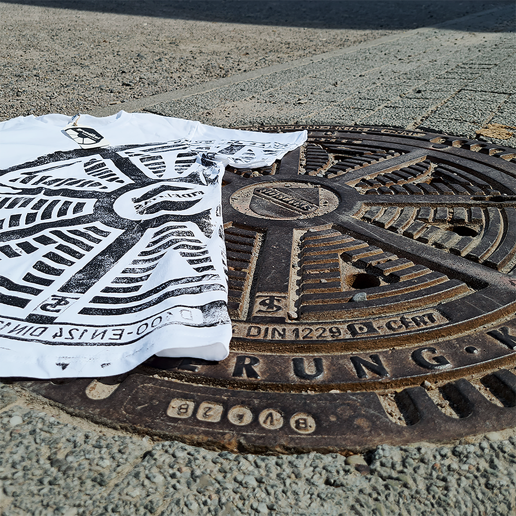 Karlsruhe T Shirt vom Gullideckel. grundikat
