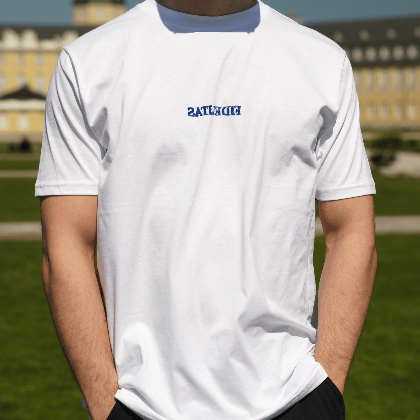Fidelitas central blue - weißes Unisex Shirt
