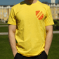 Fidelitas roter Wappendruck - gelbes Unisex Shirt